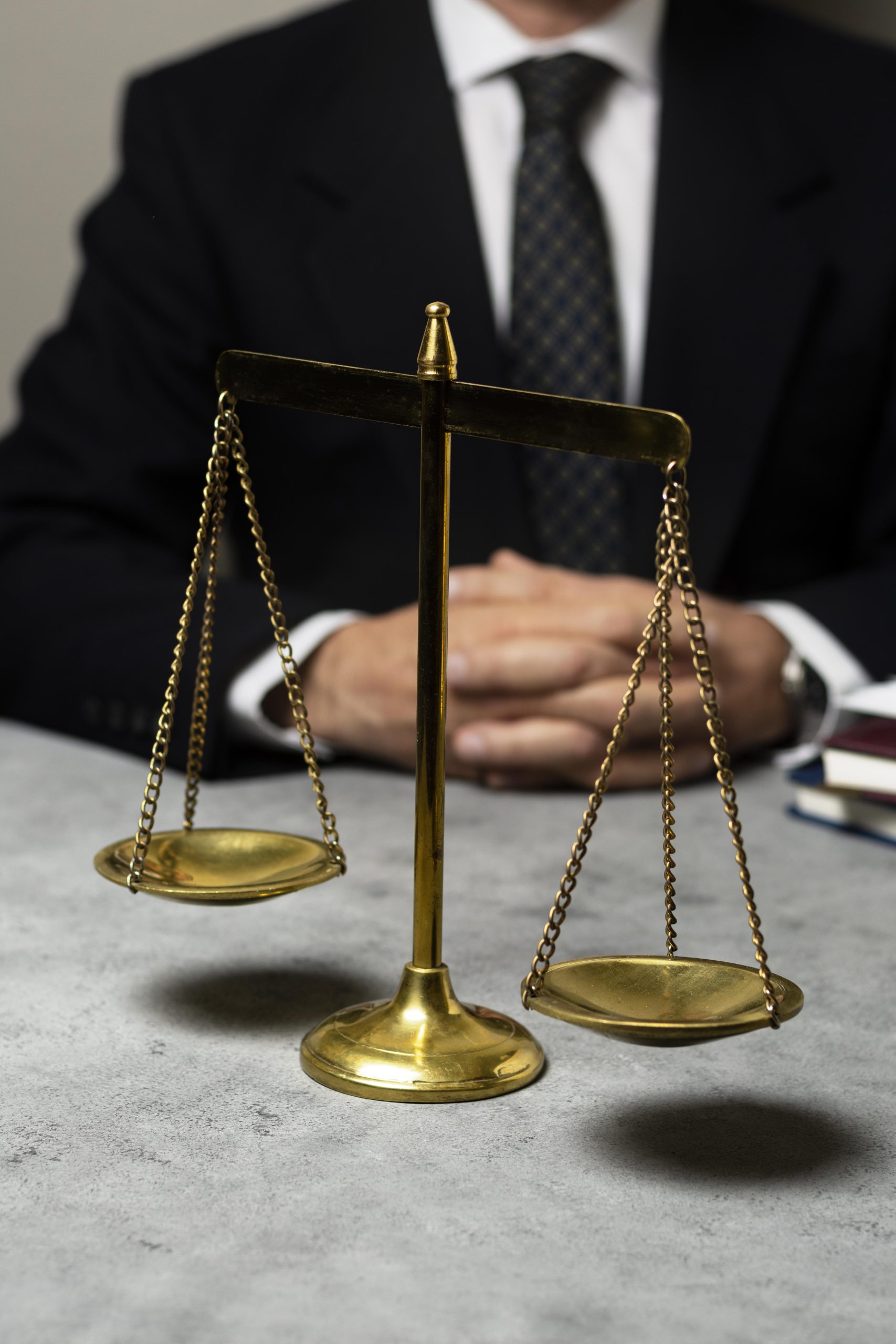 Advocacia e Defesa Judicial: O Guia Completo sobre Direitos e Assessoria Jurídica no Brasil