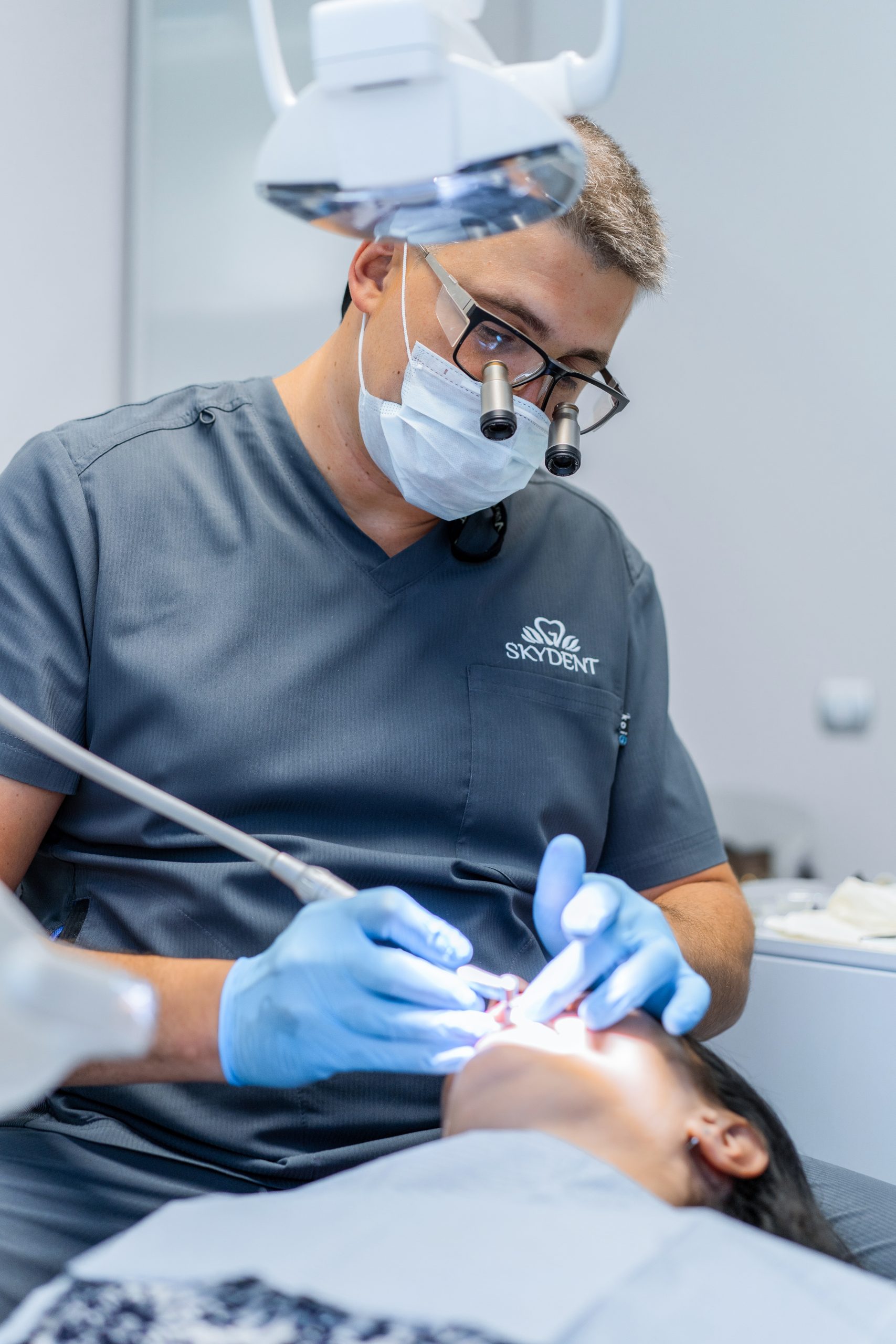Direito à Saúde e Reabilitação Oral: O que Pacientes Precisam Saber sobre Cobertura de Implantes Dentários